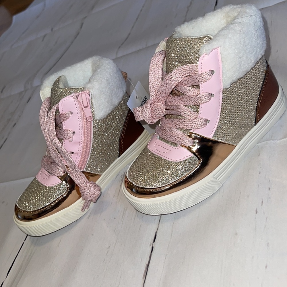 Shoes - Picture 2 of 8